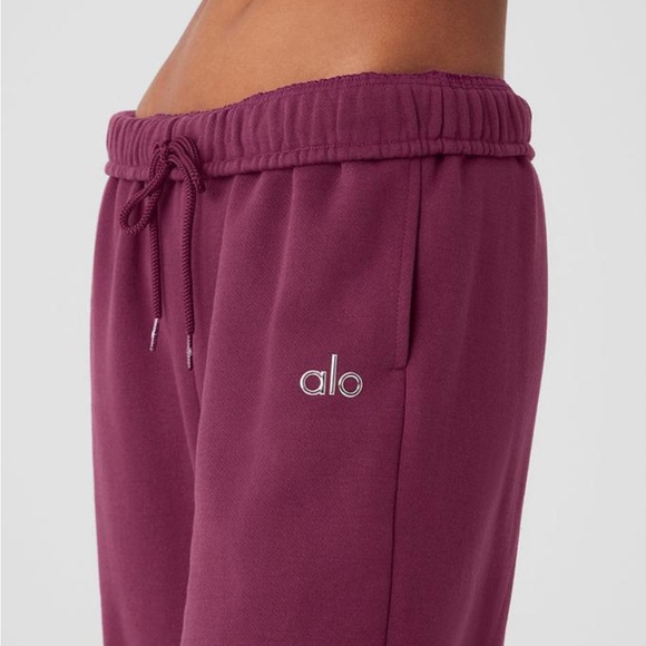 Alo Wild Berry Accolade Sweatpants - Picture 3 of 4